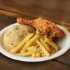 1 Piernita Broaster+ chaufa + papas fritas+ ensalada // PERLA
