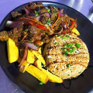 CHAUFA CON LOMO SALTADO / MANHATTAN