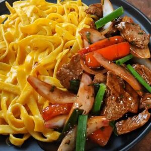 FETUCCINI A LA HUANCAINA CON POLLO SALTADO / MANHATTAN