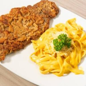 FETUCCINI A LA HUANCAINA CON MILANESA / MANHATTAN