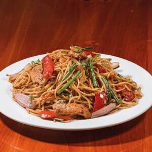 MENU SOPA DE POLLO + TALLARIN SALTADO + ALITAS AREBOZADAS / FU ZEN